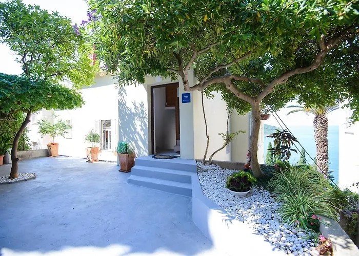 Impeccable 3-Bed Apartment In Dubrovnik